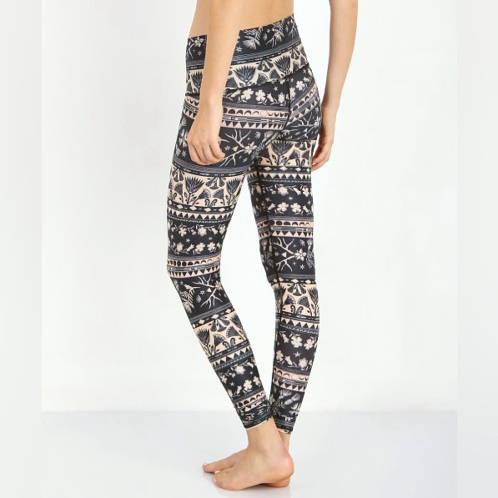 Teeki Moon Flower Hot Pants Leggings Size Medium